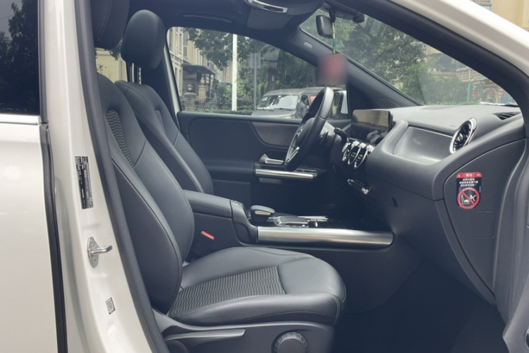 奔驰B级 2022款 改款 B 200 动感型中控内饰7005