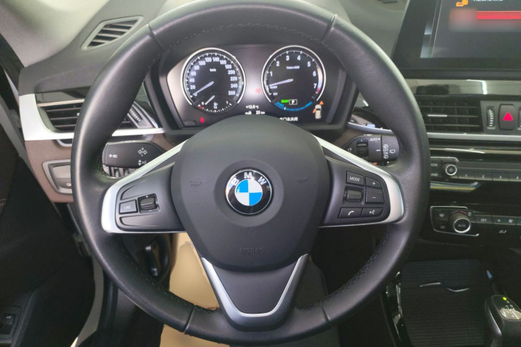 宝马X1新能源 2021款 xDrive30Le 尊享型中控内饰13