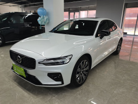 沃尔沃S60 2024款 B5 智雅运动版