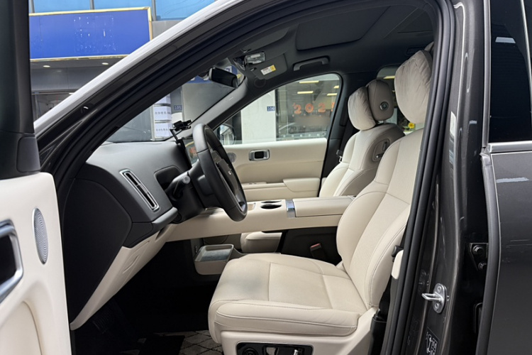 理想汽车 理想L9 2024款 Ultra中控内饰7008