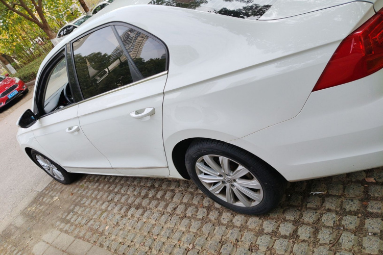 大众 宝来 2016款 230TSI 手动舒适型车身外观4