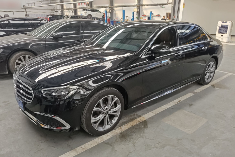 奔驰E级 2021款 改款 E 300 L 运动时尚型车身外观4