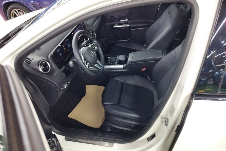 奔驰B级 2022款 改款 B 200 时尚型中控内饰20