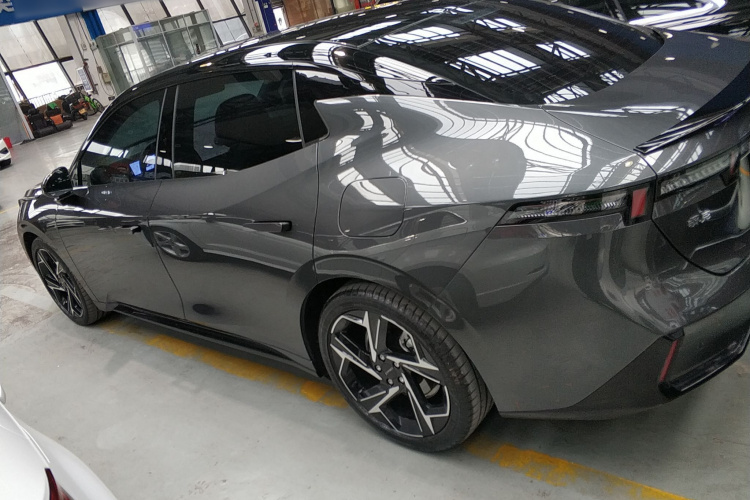 领克07 2024款 EM-P 126长续航 Halo车身外观4