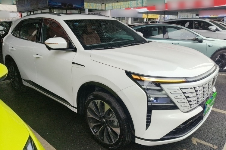 长安CS75 PLUS 2025款 第四代 UItra 2.0T 新蓝鲸 智慧劲擎型车身外观3