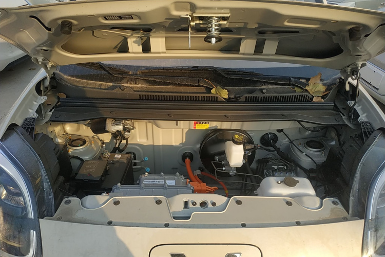 五菱汽车 宏光MINIEV 2025款 四门版 进阶款机舱底盘24