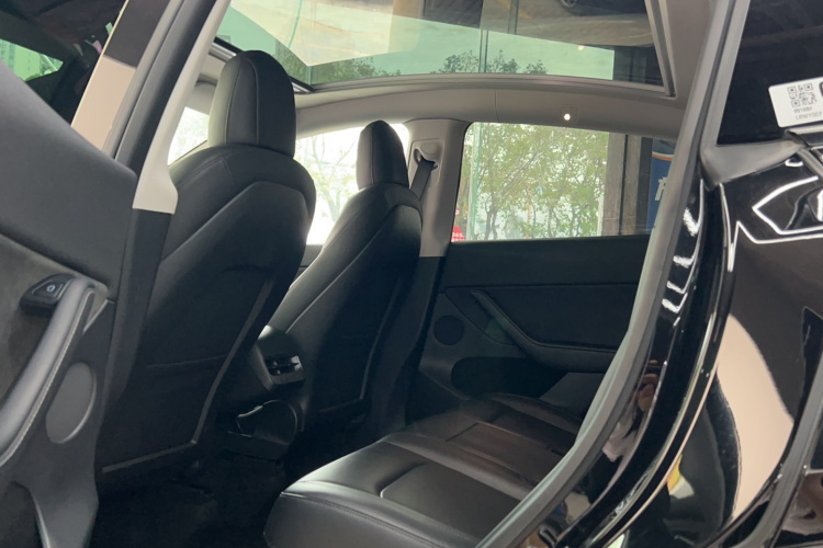 特斯拉 Model Y 2021款 标准续航后驱版中控内饰7004