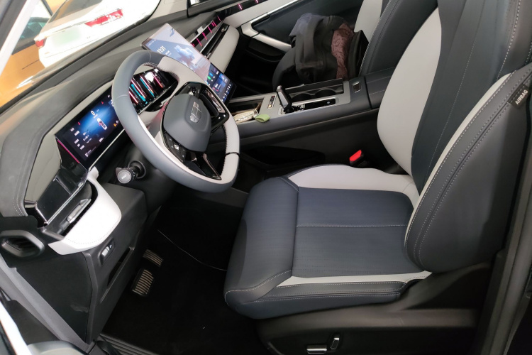 吉利汽车 博越L 2023款 1.5TD DCT尊贵型中控内饰19