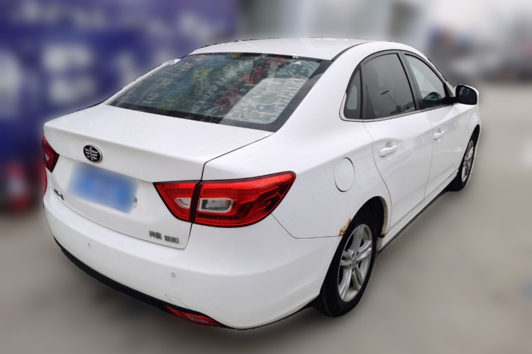 奔腾B30 2016款 1.6L 自动尊享型车身外观7