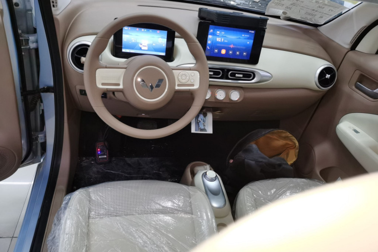 五菱汽车 宏光MINIEV 2025款 四门版 臻享+款中控内饰12