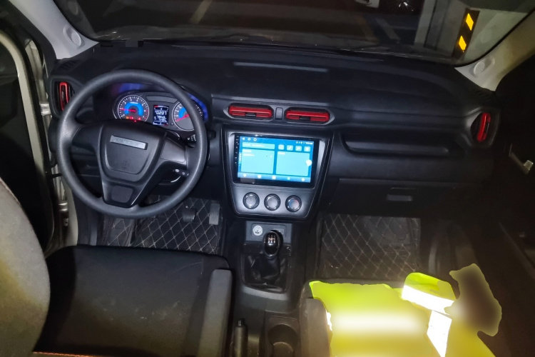 东风风光 风光380 2022款 1.5L 舒适型客车(钢板弹簧)5座中控内饰12