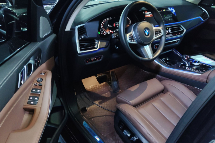 宝马X5(进口) 2022款 xDrive40i 尊享型 M运动套装中控内饰20