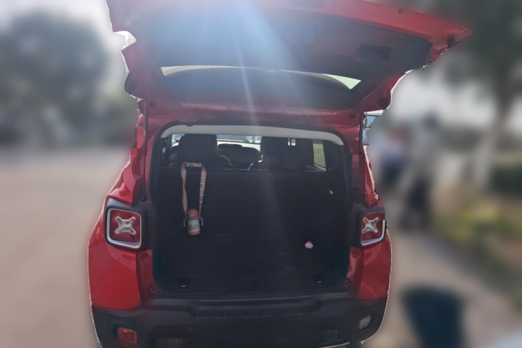 Jeep 自由侠 2017款  180TS 自动四驱全能敞篷版局部细节23