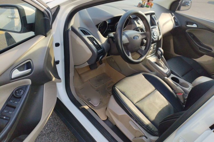 福特 福克斯 2012款 三厢 1.6L 自动舒适型中控内饰7003