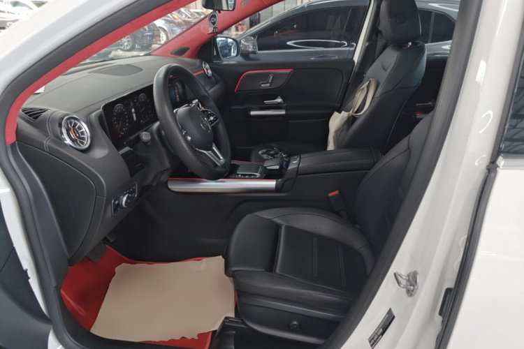 奔驰GLA 2020款 GLA 200中控内饰19