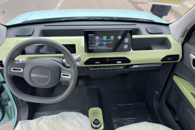 吉利银河 2024款 熊猫mini 200km 耐力熊中控内饰7001