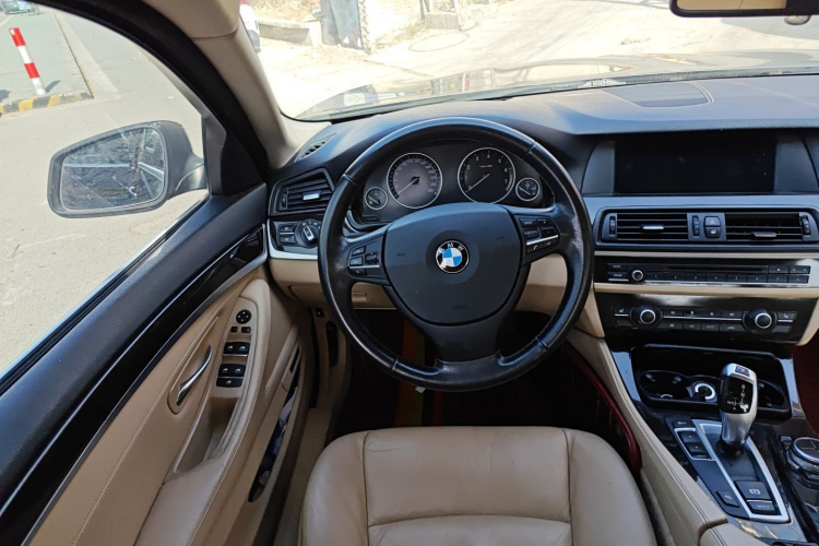 宝马5系 2013款 525Li 豪华型中控内饰13