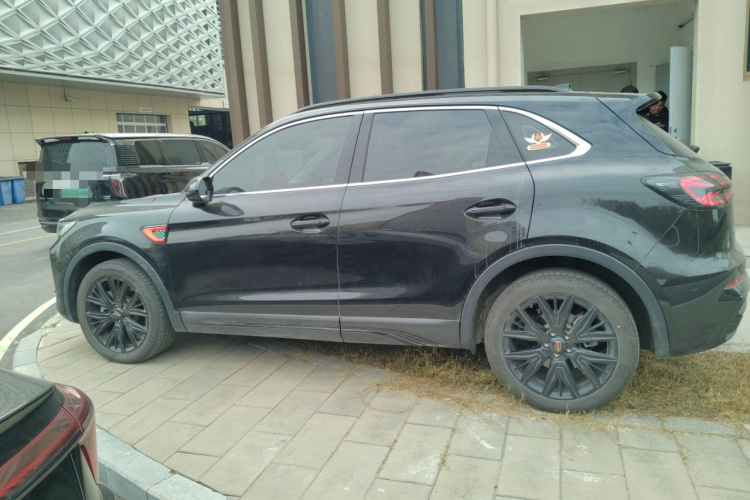 红旗HS5 2025款 2.0T 两驱玄影版车身外观4