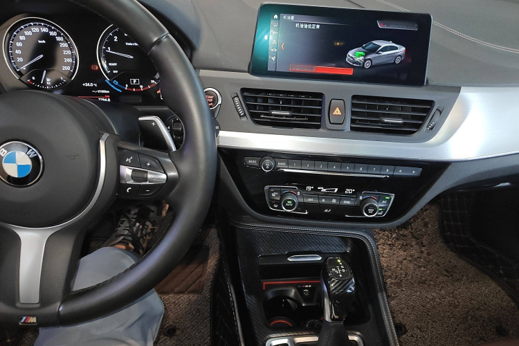 宝马1系 2019款 120i M运动套装中控内饰7002
