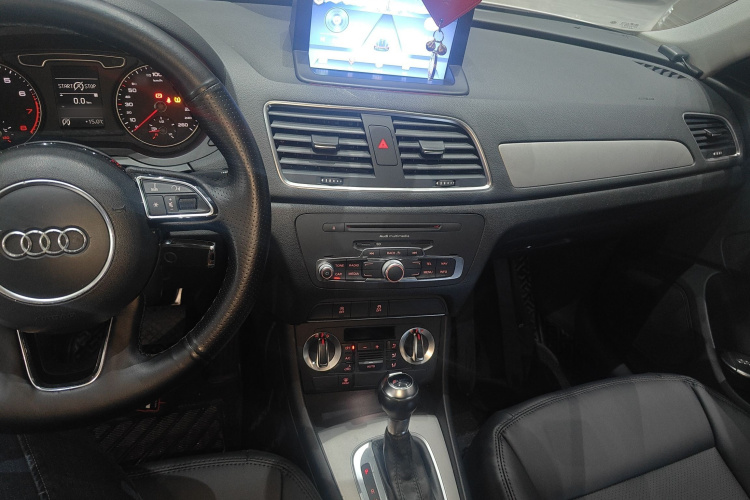 奥迪Q3 2015款 30 TFSI 进取型中控内饰12