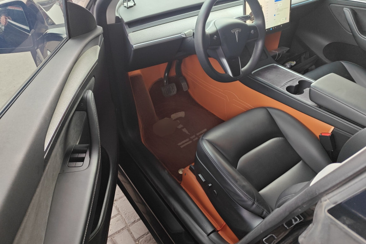 特斯拉 Model Y 2023款 长续航全轮驱动版中控内饰7003