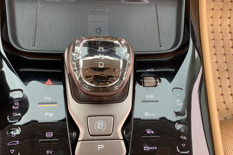 腾势D9 2022款 DM-i 970 四驱旗舰型局部细节18