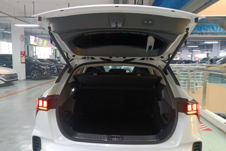 领克06 2020款 1.5T 耀Halo机舱底盘23