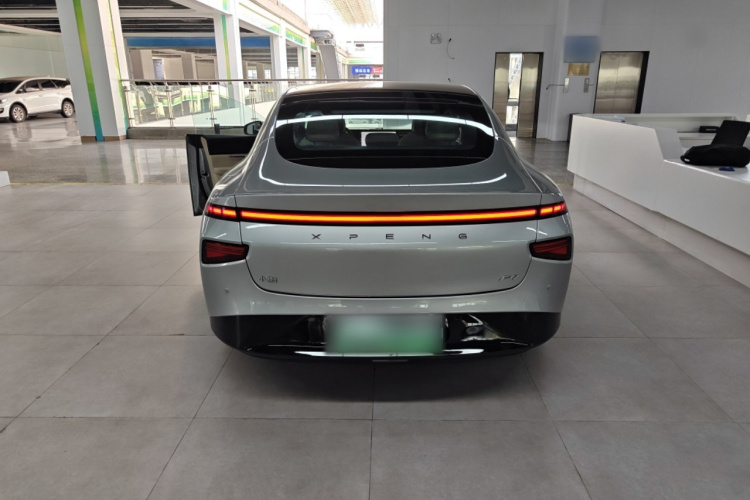 小鹏P7 2021款 480G车身外观6
