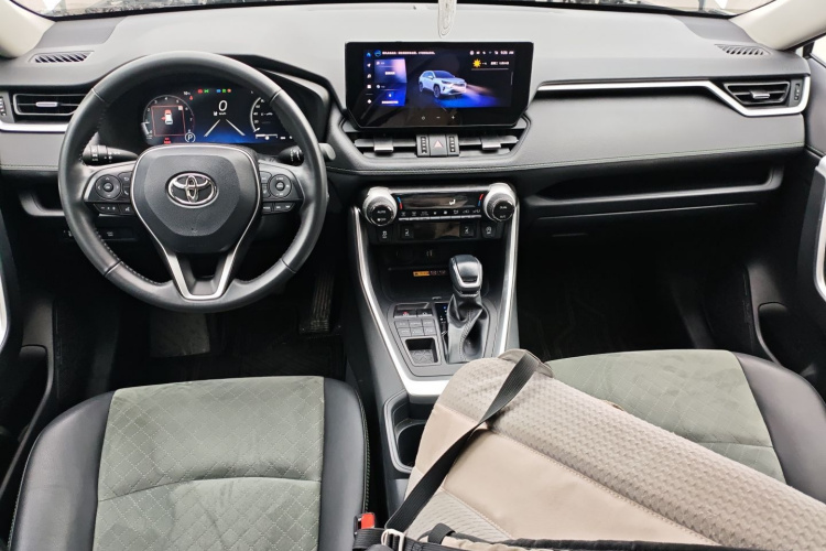 丰田 RAV4荣放 2023款 2.0L CVT四驱探险Plus版中控内饰7002