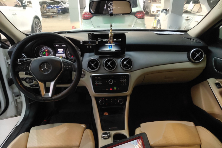 奔驰GLA 2016款 GLA 200 动感型中控内饰7002