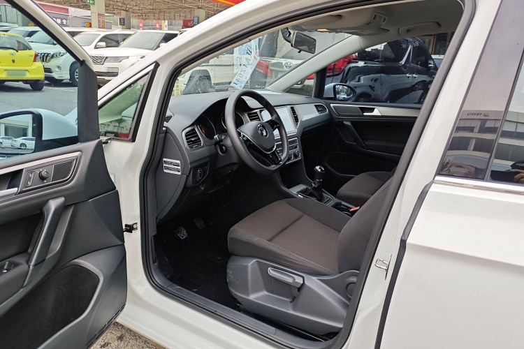 大众 高尔夫·嘉旅 2016款 1.6L 手动舒适型中控内饰7001