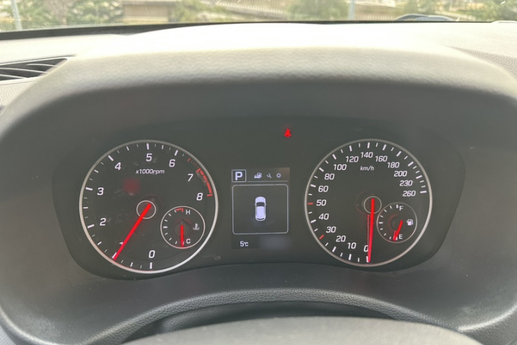 北京现代ix25 2016款 1.6T 双离合两驱智能型GLS局部细节14