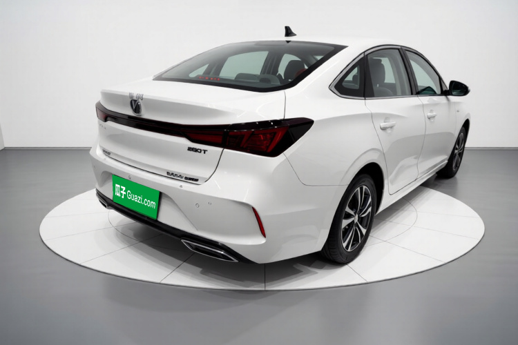 长安 逸动 2022款 PLUS 蓝鲸NE 1.4T GDI DCT尊贵版车身外观7