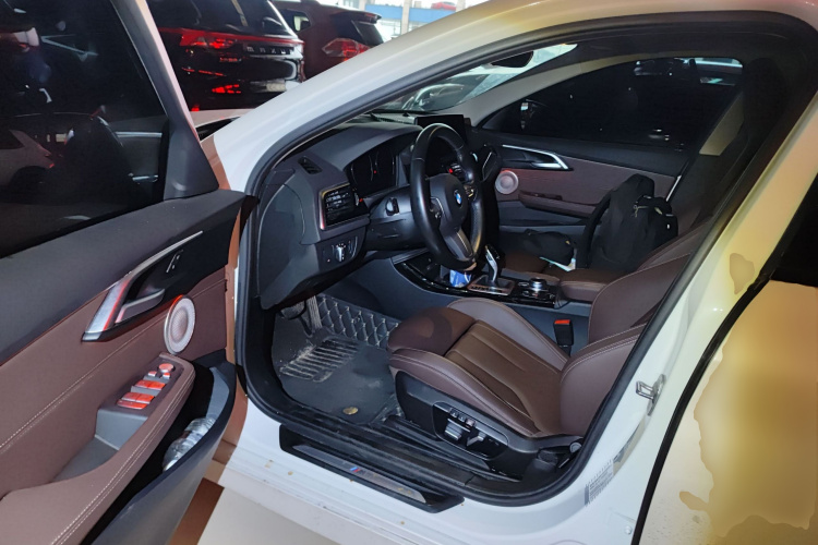 宝马1系 2021款 改款 125i M运动曜夜版中控内饰7003