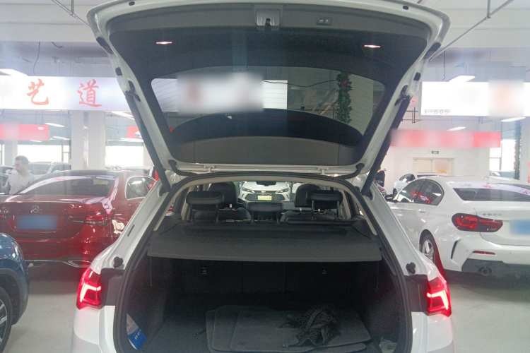 奥迪Q3 2021款 35 TFSI 时尚动感型机舱底盘23