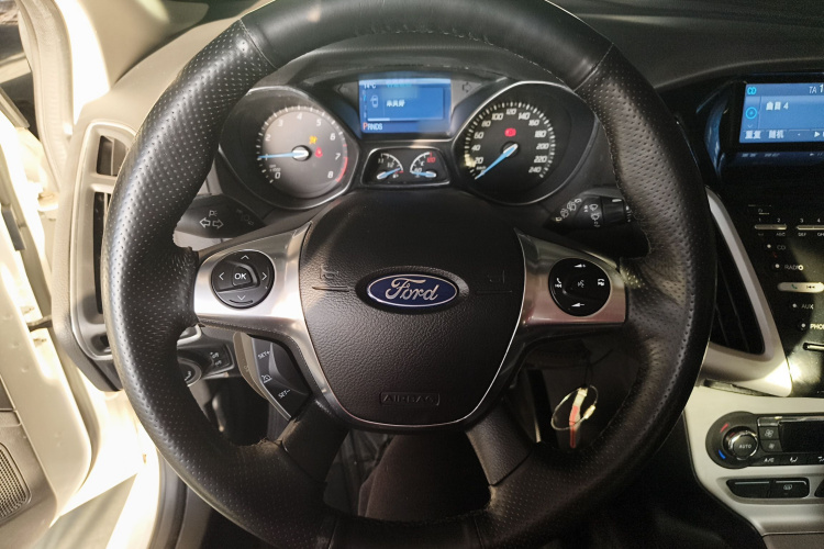 福特 福克斯 2012款 两厢 2.0L 自动豪华运动型局部细节13