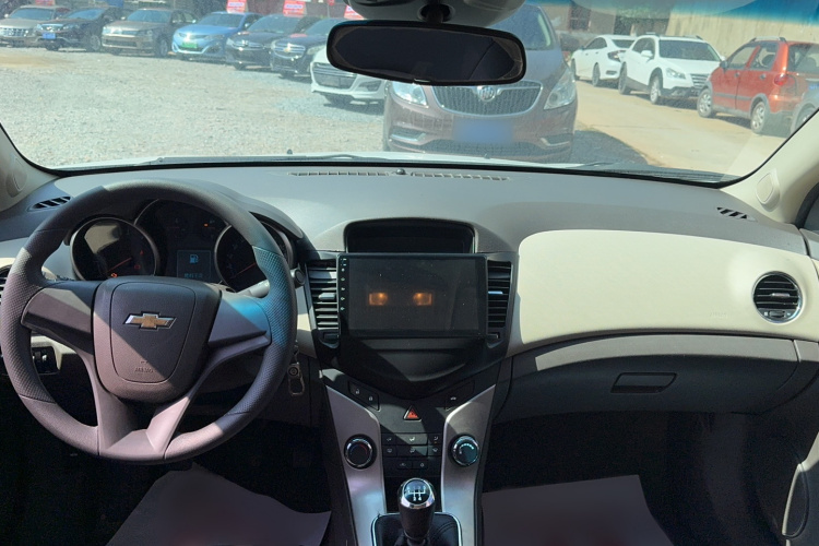 雪佛兰 科鲁兹 2015款 1.5L 经典 SL MT中控内饰7003