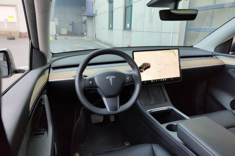 特斯拉 Model Y 2021款 标准续航后驱版中控内饰13