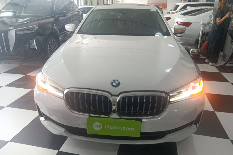 宝马5系 2021款 改款 525Li 豪华套装车身外观2