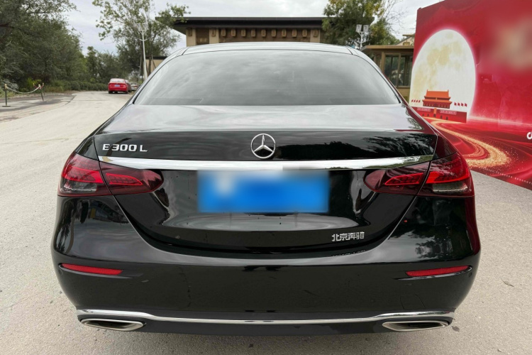 奔驰E级 2023款 改款 E 300 L 时尚型车身外观6005