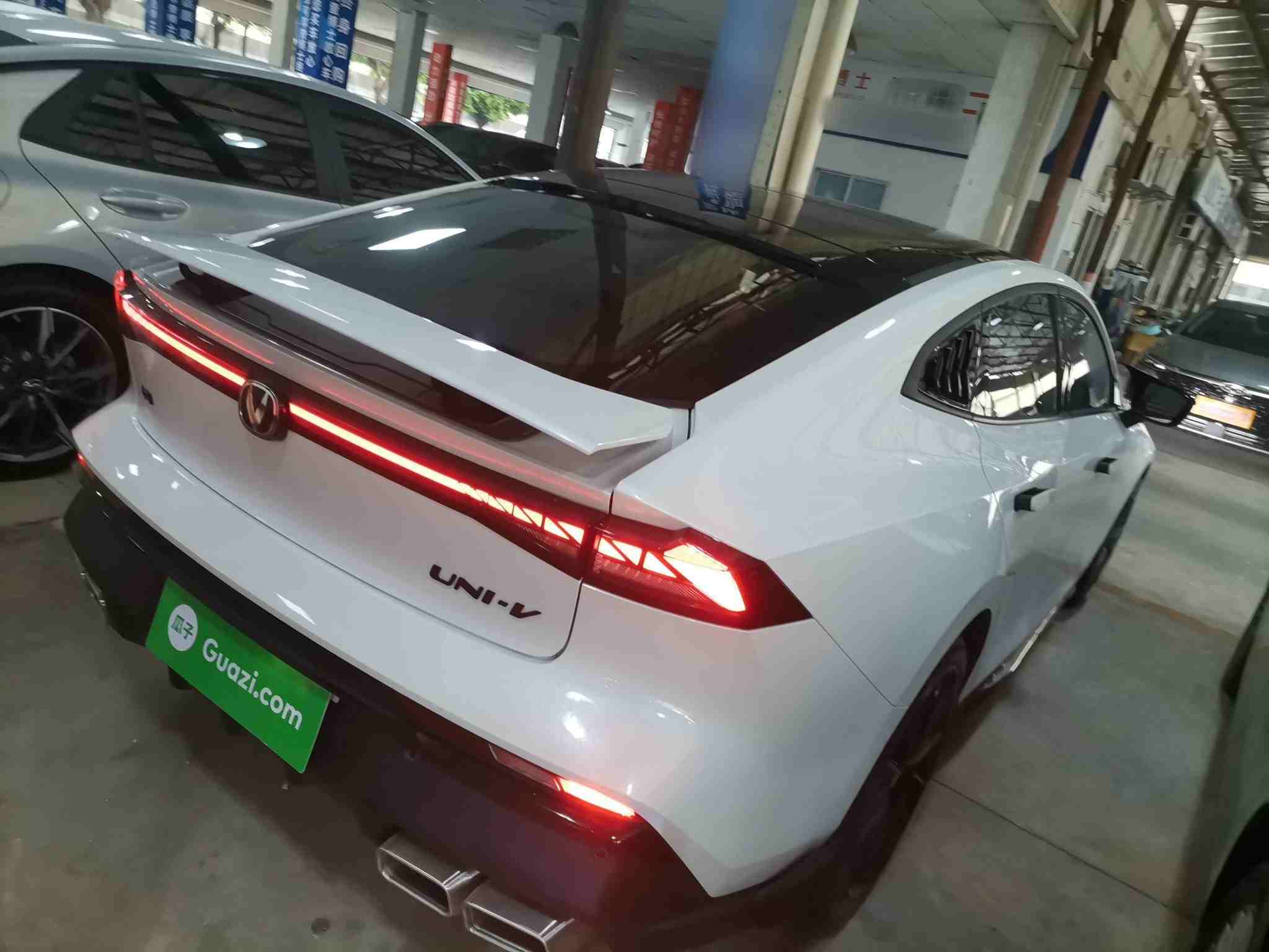 车辆右后45度外观展示