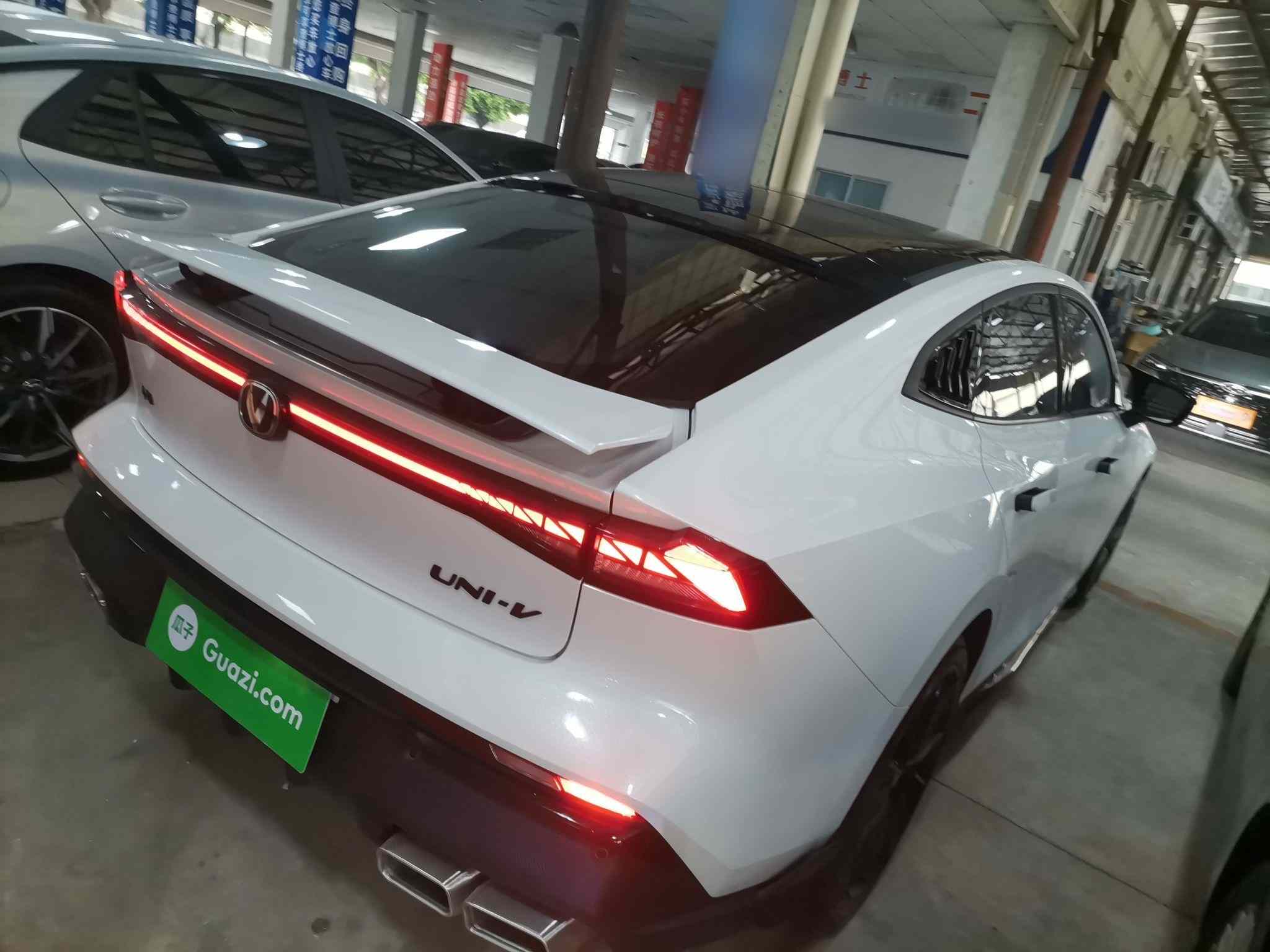 长安UNI-V 2024款 1.5T 尊贵运动型(4)