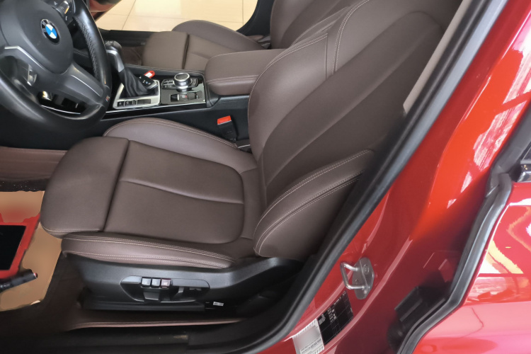 宝马1系 2019款 118i M运动套装中控内饰19