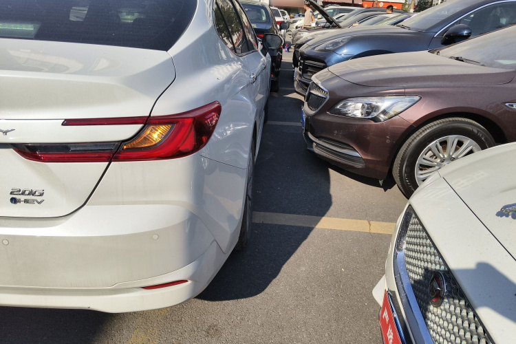 丰田 凯美瑞 2024款  双擎 2.0HG 尊贵版车身外观9