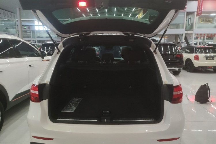 奔驰GLC 2017款 GLC 260 4MATIC 豪华型机舱底盘23