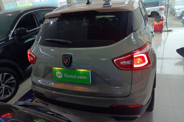 宝骏510 2017款 1.5L 自动豪华型车身外观6