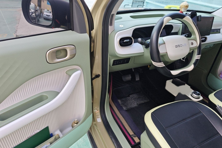 吉利银河 2025款 210km 熊猫骑士中控内饰7003