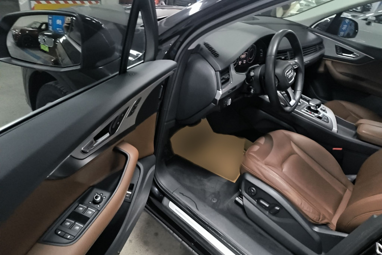 奥迪Q7 2019款 45 TFSI 舒适型中控内饰7003
