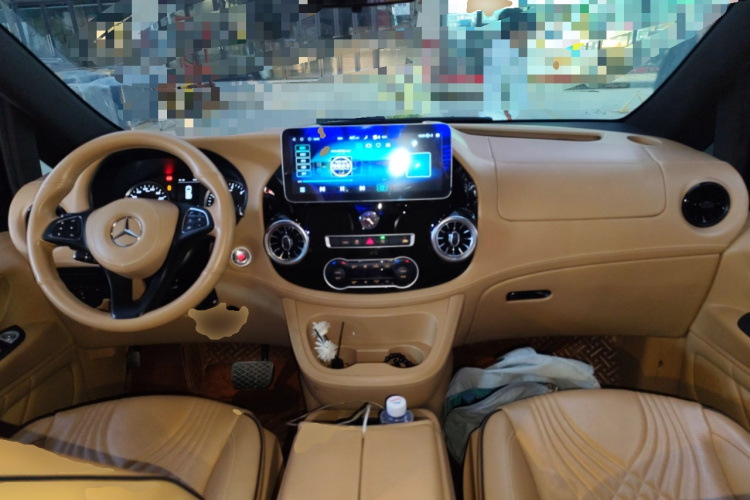 奔驰 威霆 2021款 2.0T 精英版 7座中控内饰12