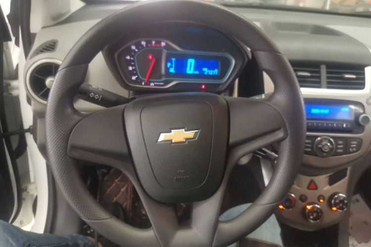 雪佛兰 爱唯欧 2014款 三厢 1.4SL MT 舒适版中控内饰13